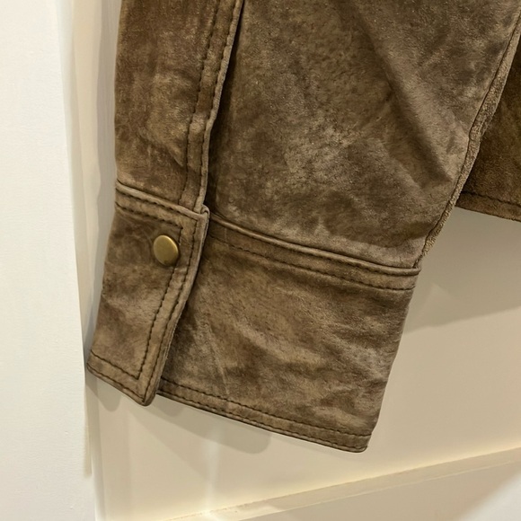 Coldwater Creek Brown suede Leather Jacket with Classic fitted design and snaps - Picture 15 of 16